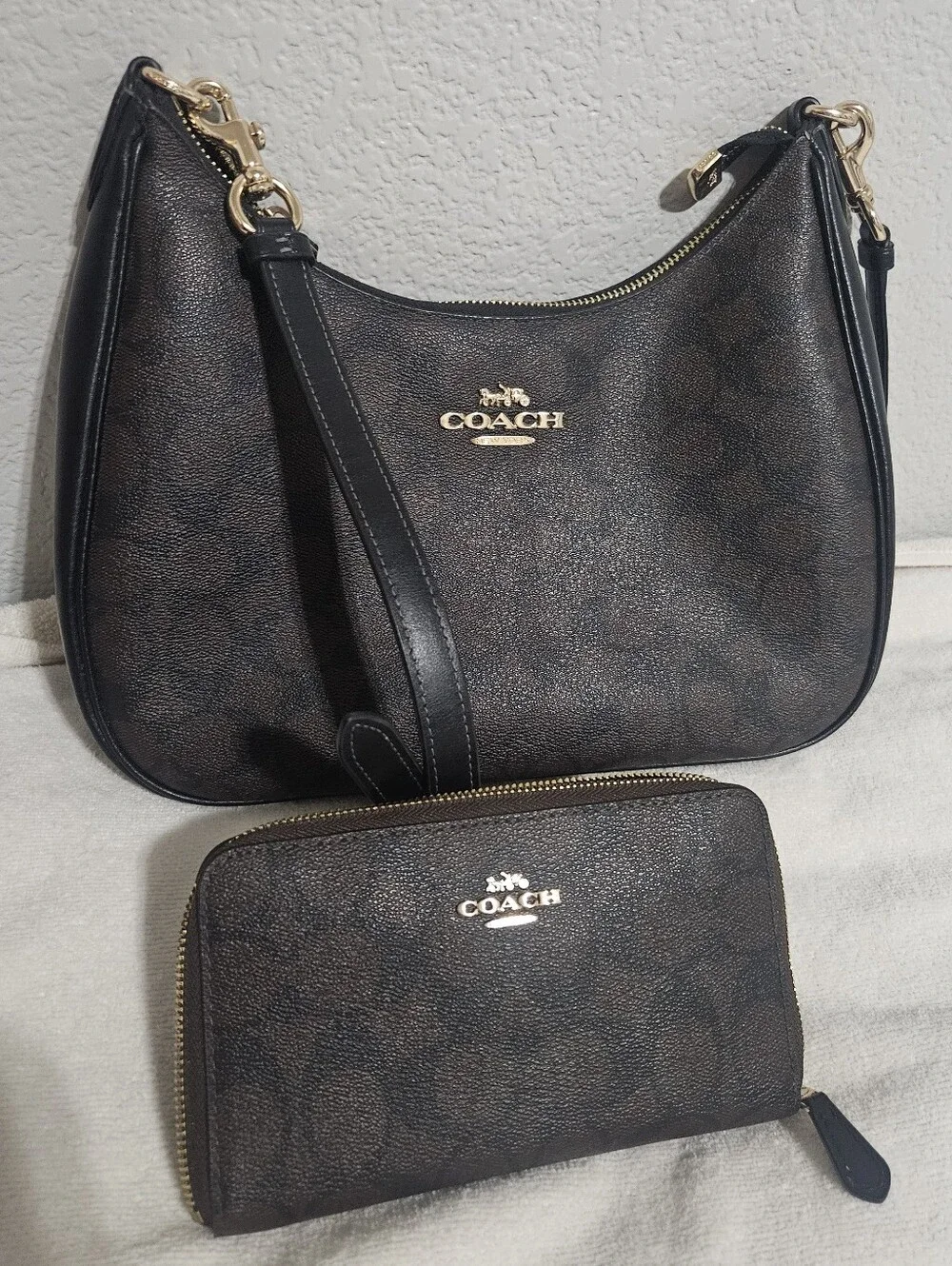 🚫SOLD🚫Coach Brown and Black Signature Shoulder Bag with Matching Wallet